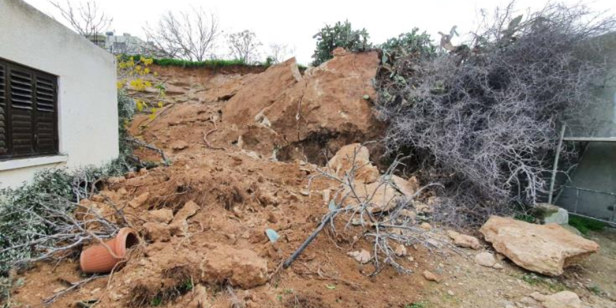 ΑΓΛΑΝΤΖΙΑ: Έπεσε βράχος πάνω σε σπίτι λόγω σεισμού -  «Ξυπνήσαμε τρομοκρατημένοι ήταν πολύ τρομακτικό»
