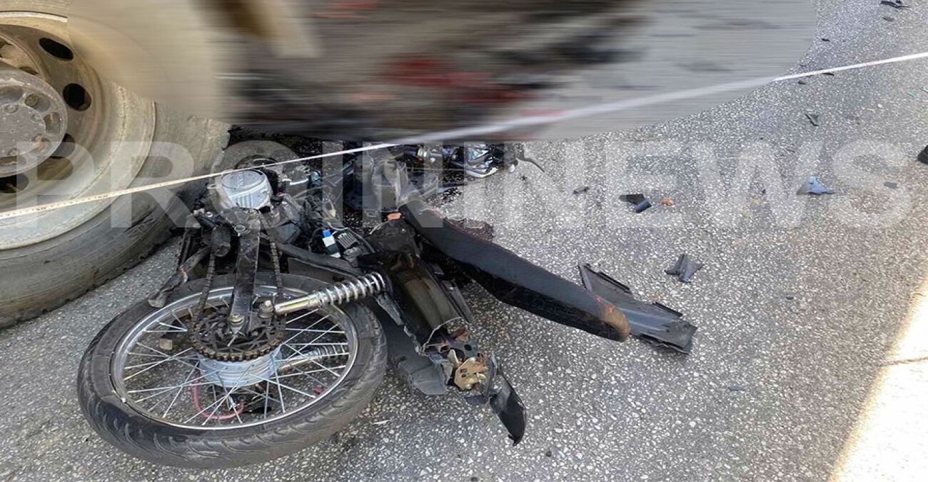 Τραγωδία στην Ελλάδα: 17χρονος οδηγός δικύκλου σφηνώθηκε στις ρόδες απορριματοφόρου - Βίντεο