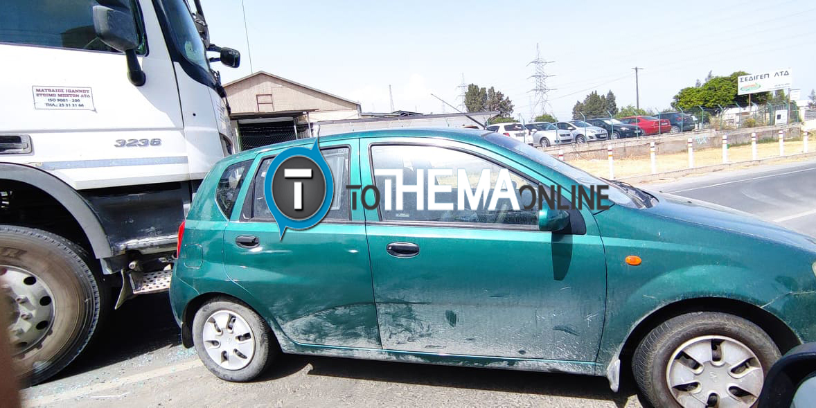 Φορτηγό συγκρούστηκε με αυτοκίνητο στη Λεμεσό - Δείτε φωτογραφίες από το τροχαίο 