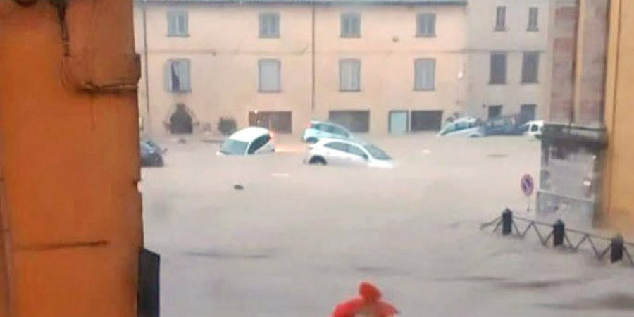 Ιταλία: 8 νεκροί από πλημμύρες, τέσσερις αγνοούμενοι - Βίντεο τρόμου - «Βούλιαξαν» πόλεις