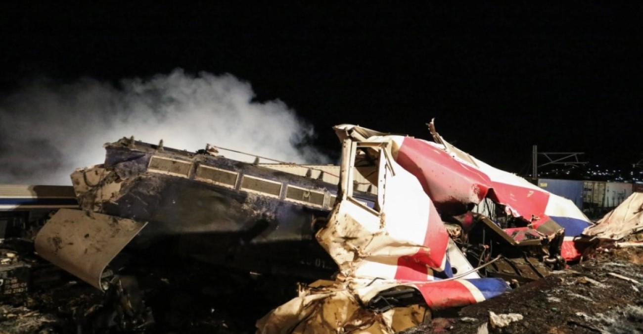 Σύγκρουση τρένων: «Πρωτοφανές, η αναλογία ήταν ένας νεκρός για έναν τραυματία»