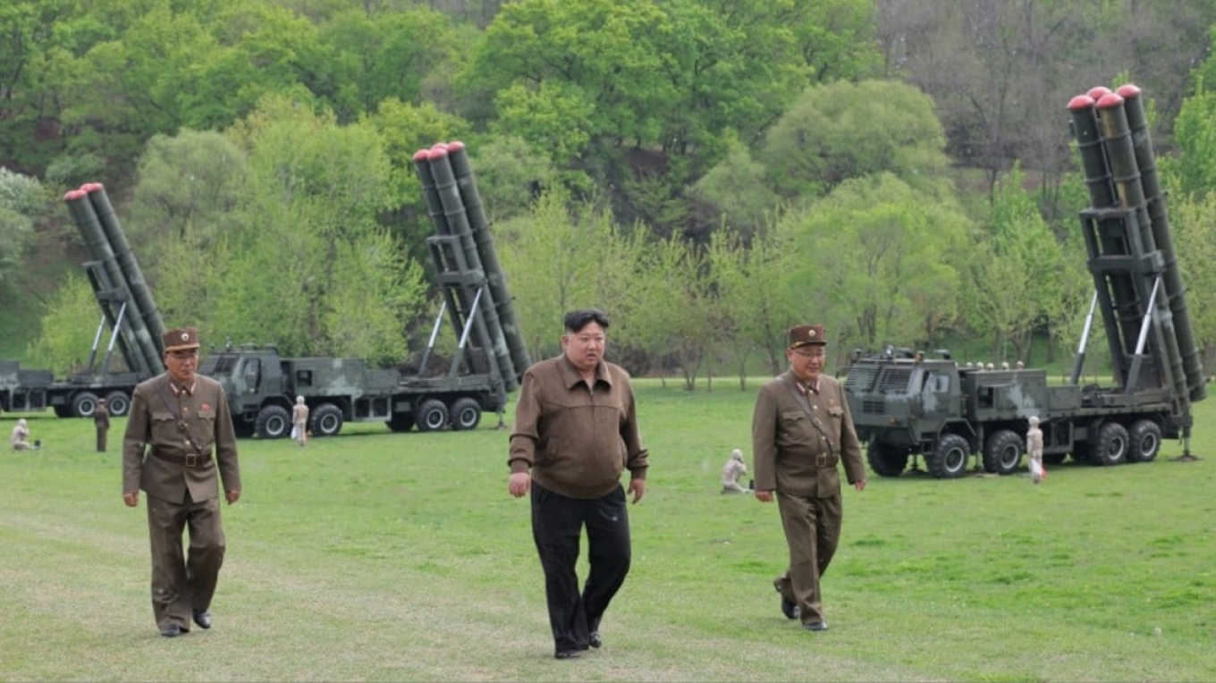 Ο Κιμ Γιονγκ Ουν επέβλεψε άσκηση πυρηνικής αντεπίθεσης