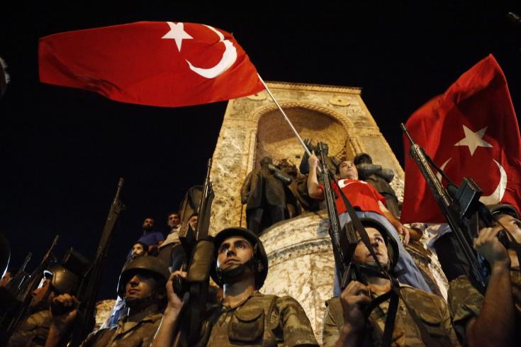 Τουρκία: Ποινές ισόβιας κάθειρξης σε 15 στρατιωτικούς σε δίκη για το πραξικόπημα 