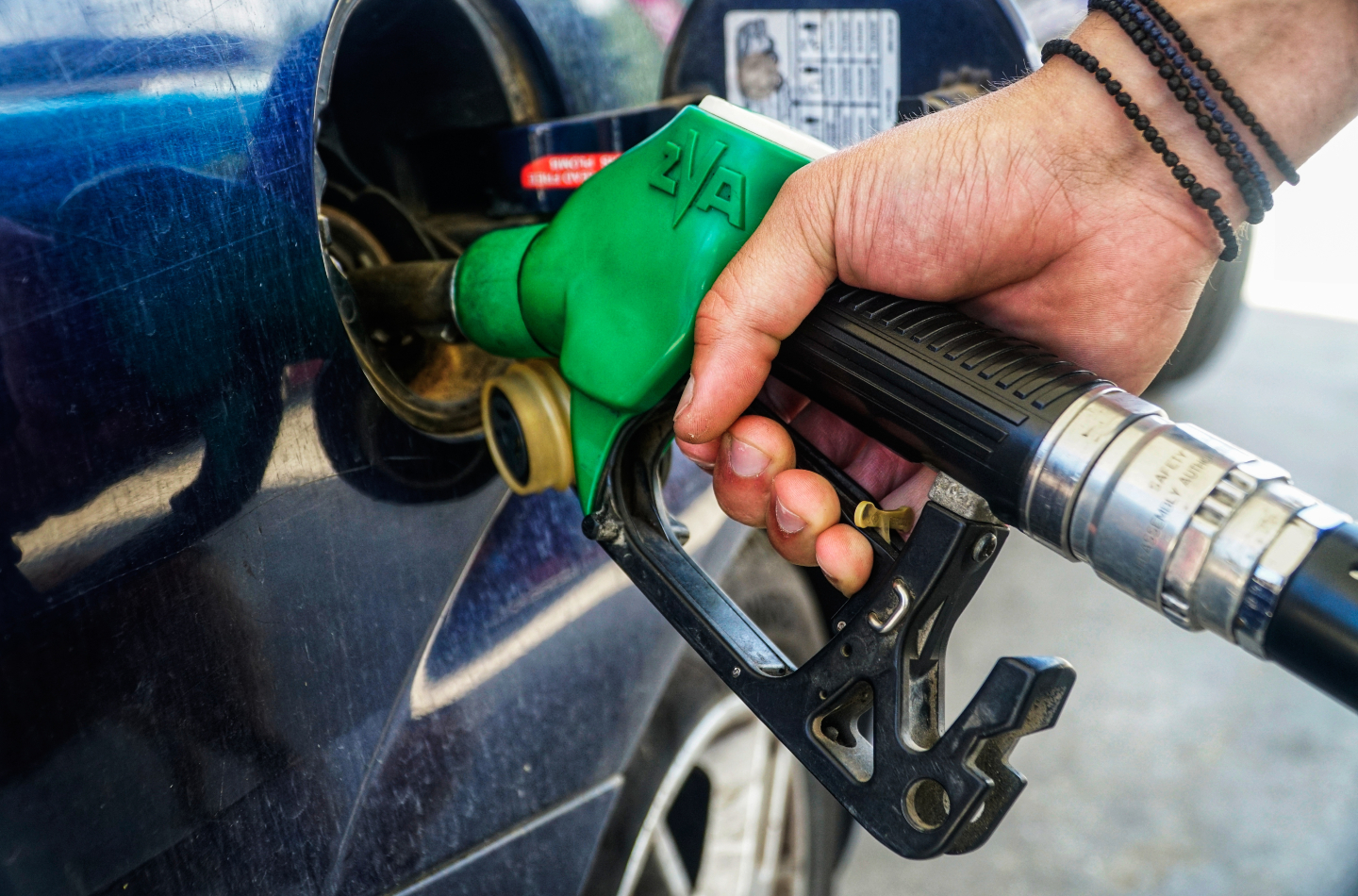 Η ώρα της ημέρας που είναι καλύτερο να γεμίζουμε βενζίνη - Είναι θέμα... φυσικής