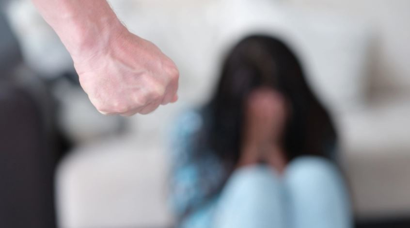 Ο γνωστός ποινικολόγος διαψεύδει την ασκούμενη που τον κατήγγειλε για ενδοοικογενειακή βία: «Εκείνη με χτύπησε»
