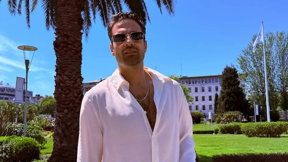 VIDEO: Κωνσταντίνος Αργυρός: Τρελαίνει όλο τον πληθυσμό με τις βουτιές του σε καταγάλανα νερά