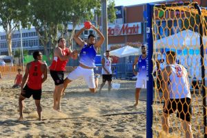 Νίκη και πρόκριση στους «8» για την εθνική ανδρών Beach Handball