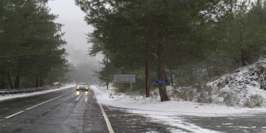 ΟΔΗΓΟΙ ΠΡΟΣΟΧΗ: Αυξημένη τροχαία κίνηση στα ορεινά- Βαριά χιονόπτωση στο Τρόοδος