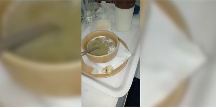 ΙΝΔΙΑ: Βρήκε βαμβάκι με αίμα στη σούπα της – Της την σέρβιραν στο νοσοκομείο – VIDEO