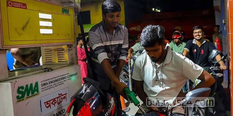 Ουρές χιλιάδων οχημάτων σε πρατήρια καυσίμων στο Μπανγκλαντές λίγες ώρες πριν από τη δραστική αύξηση των τιμών