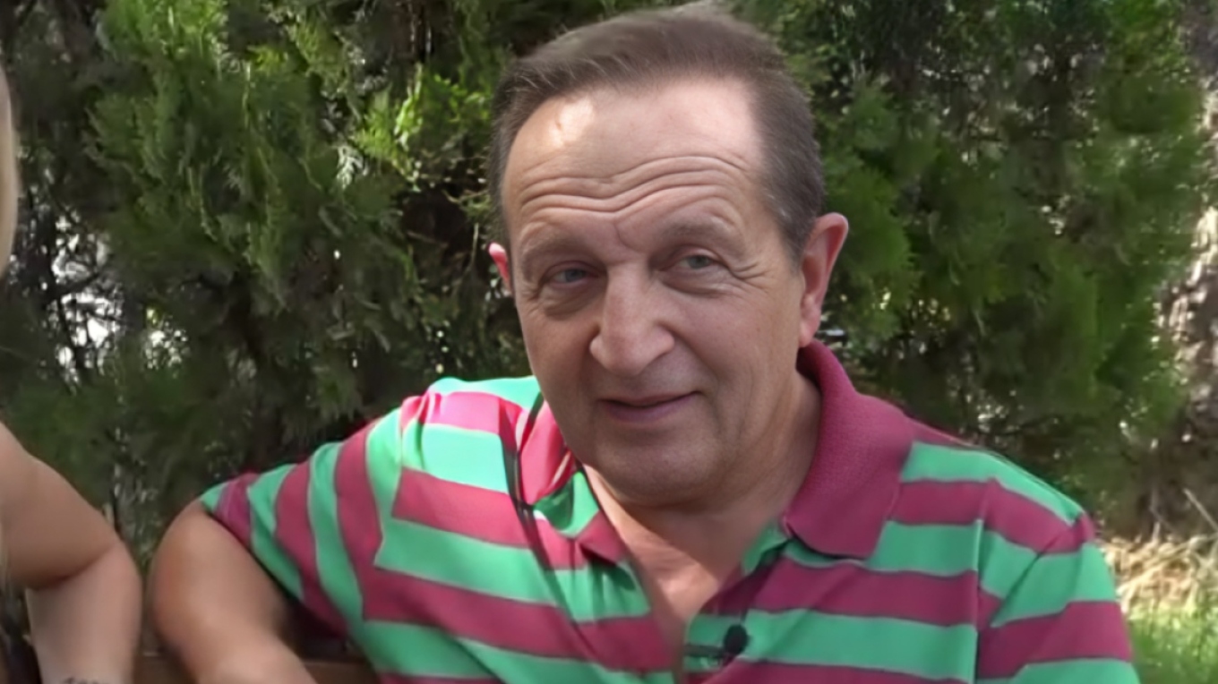 Σπύρος Μπιμπίλας: Έχω δώσει το πρώτο γκέι φιλί στο θέατρο και έχω παίξει τον πρώτο ομοφυλόφιλο ρόλο στην τηλεόραση