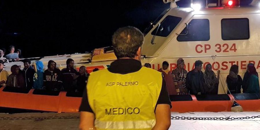 Η Ρώμη αρνείται να δεχτεί πλοίο με 64 μετανάστες που κατευθύνεται στη Λαμπεντούζα