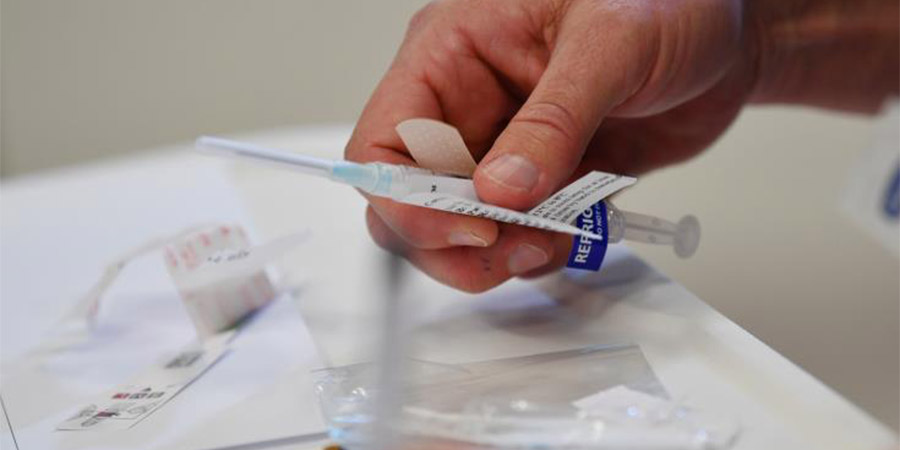 ΚΟΡΩΝΟΙΟΣ: Σε 60.000 εθελοντές στοχεύει να δοκιμάσει το υποψήφιο εμβόλιο της η J&J