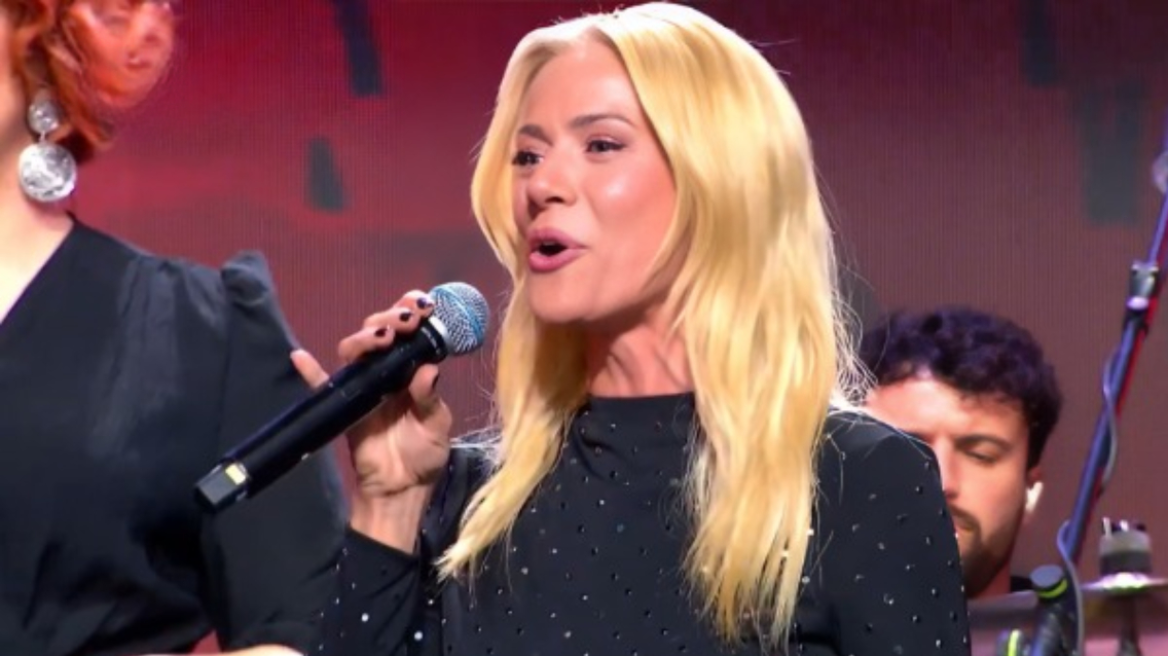 Η Ζέτα Μακρυπούλια τραγουδάει σε ύφος Eurovision για χάρη του Γιώργου Καπουτζίδη - Δείτε βίντεο
