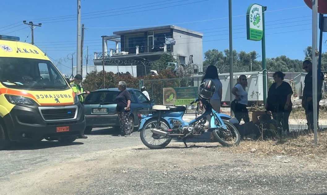 Δύσκολες ώρες για μοτοσικλετιστή στην Ελλάδα: Παρασύρθησε από όχημα -Δείτε φωτογραφίες