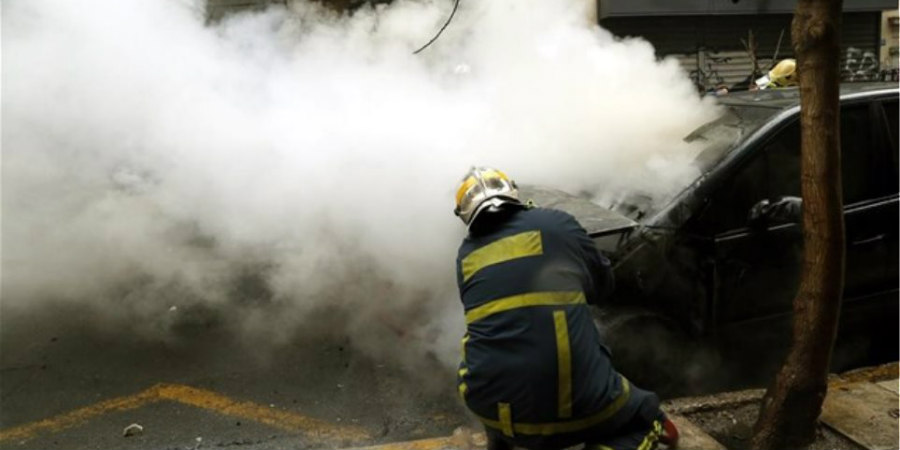 ΠΑΦΟΣ: Τυλίχθηκε στις φλόγες όχημα 33χρονης - Παρκαρισμένο σε πολυκατοικία 