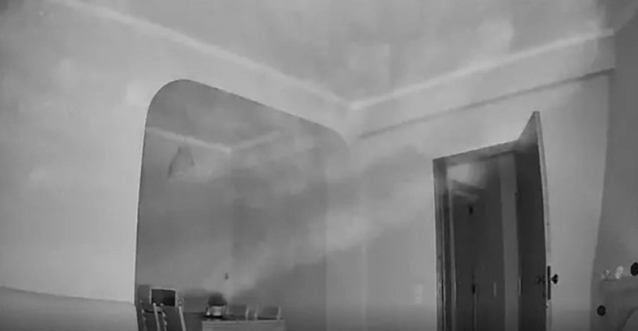 Έντρομος άνδρας φοβάται να πάει στο σπίτι του λόγω… παραφυσικών φαινομένων - Δείτε το ανατριχιαστικό βίντεο
