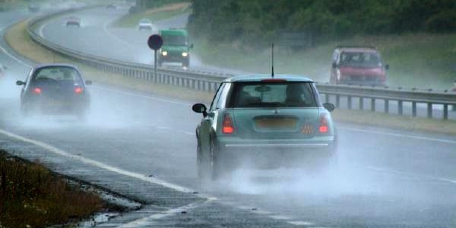 Οδηγοί προσοχή: Έντονη βροχόπτωση στον αυτοκινητόδρομο
