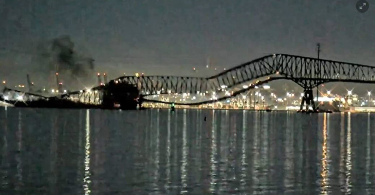 Βαλτιμόρη: Φορτηγό πλοίο έπεσε σε γέφυρα προκαλώντας την κατάρρευσή της - Φόβοι για θύματα - Δείτε βίντεο 