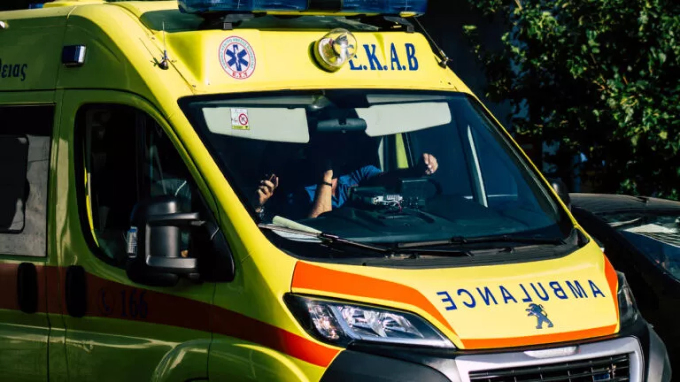 Τραγωδία σε τροχαίο στη Θεσσαλονίκη - Νεκρός 36χρονος που το βαν που οδηγούσε καρφώθηκε σε νταλίκα