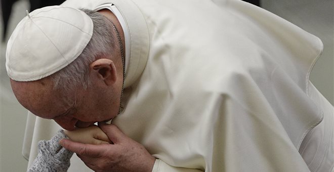 Αποκάλυψη Πάπα: Κληρικοί κρατούσαν καλόγριες αιχμάλωτες ως σκλάβες του σεξ  