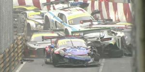 Ένα, δύο, τρία… δέκα! Τόσα αυτοκίνητα συγκρούστηκαν σε αγώνα FIA GT World Cup (vid)