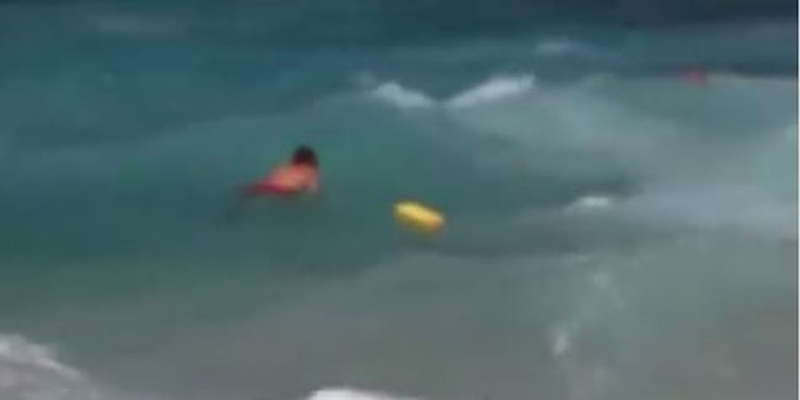 ΠΑΦΟΣ: Κινδύνεψε να πνιγεί ανάμεσα σε μεγάλα κύματα - Το VIDEO από την διάσωση 