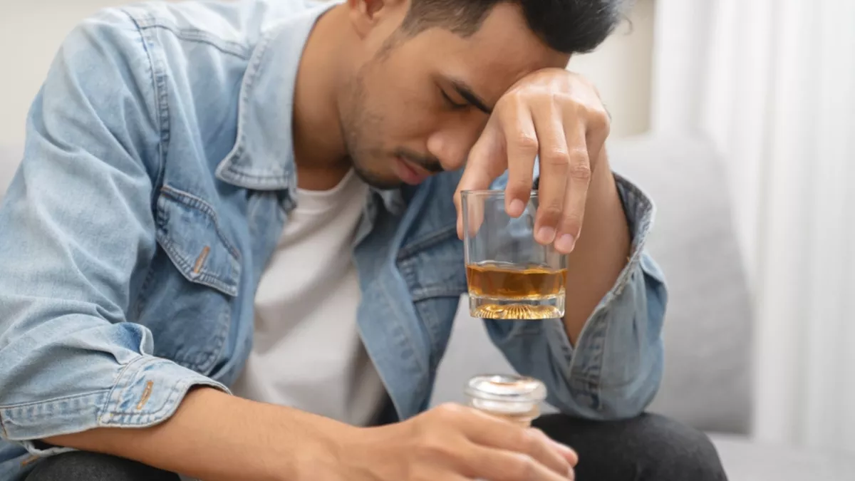 Τι θα συμβεί αν κόψετε απότομα το αλκοόλ; Τα συμπτώματα και όλα όσα θα πρέπει να προσέξετε