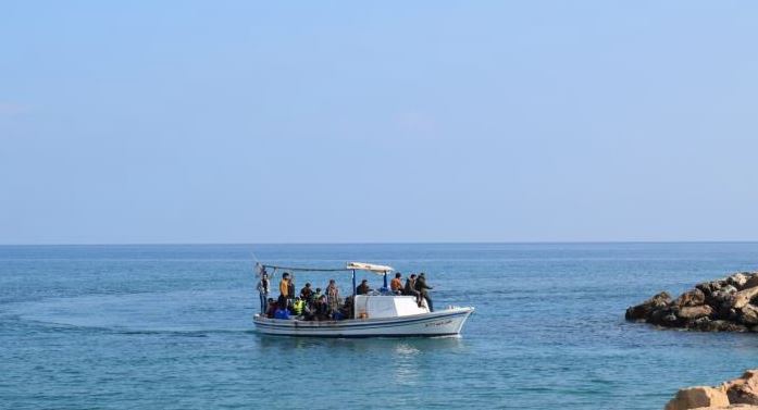 Η λιμενική αστυνομία απέτρεψε την αποβίβαση μεταναστών από πλοιάριο που έπλεε ανοιχτά του Κάβο Γκρέκο
