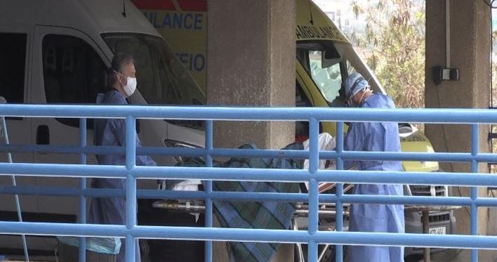 Με ασθενοφόρο στο Νοσοκομείο Αμμοχώστου ο 70χρονος, το ένα από 11 επιβεβαιωμένα κρούσματα κορωνοϊού στο ΓΝ Πάφου
