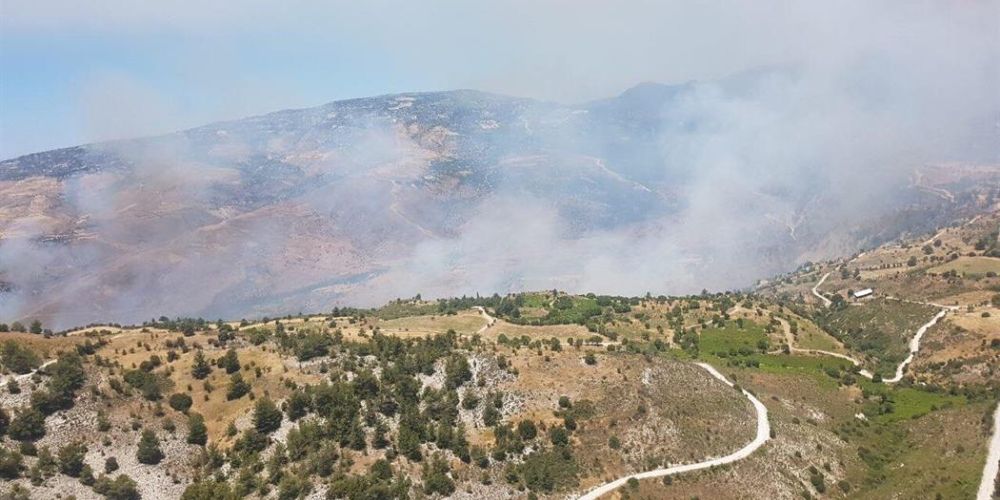 ΠΑΦΟΣ: Πυρκαγιά στη Λάρα - Πτητικά μέσα στο σημείο
