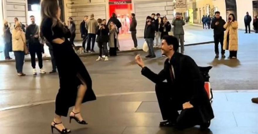 Ζευγάρι πήγε στη Ρώμη, ο άνδρας έκανε πρόταση γάμου και η κοπέλα είπε «όχι» -Βίντεο 