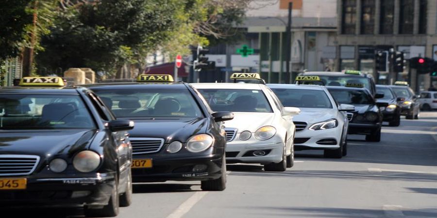 Αστικά ταξί - Η Αρχή Αδειών θα εξετάζει αιτήσεις για τοποθέτηση διαφημίσεων