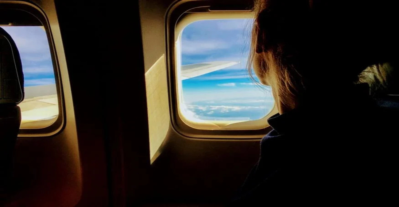 Αεροσυνοδός αποκαλύπτει: Αυτό είναι το πιο αηδιαστικό και ενοχλητικό πράγμα που κάνουν οι επιβάτες στα αεροπλάνα