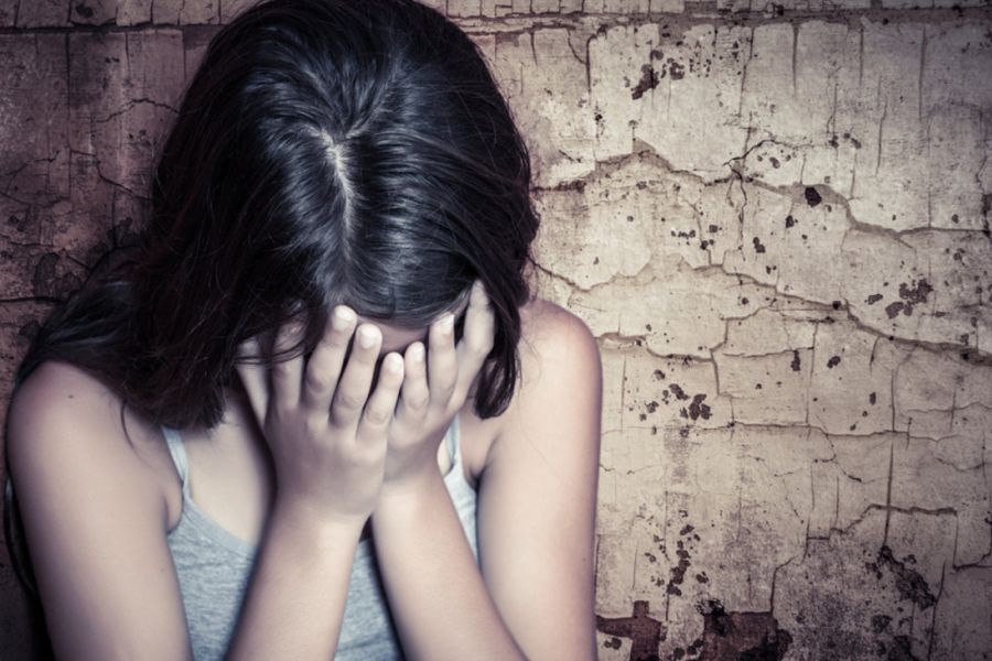 Κρίσιμα 8χρονο κοριτσάκι μετά από βιασμό- Καταδικάστηκαν σε θάνατο οι δύο δράστες που έκοψαν και το λαιμό της ανήλικης