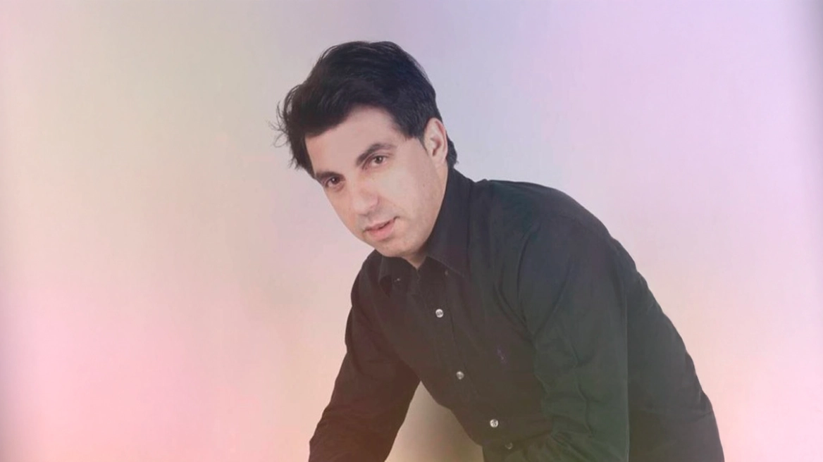 Προσήχθη ένας ύποπτος για τη δολοφονία του 51χρονου τραγουδιστή στην Ελλάδα - Το θύμα είχε ραντεβού με γυναίκα