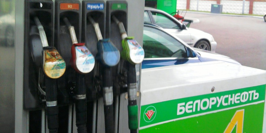 Δεν πάνε παντού πάνω τα καύσιμα - Σε ποια χώρα πωλείται 0,654 ευρώ το λίτρο η βενζίνη