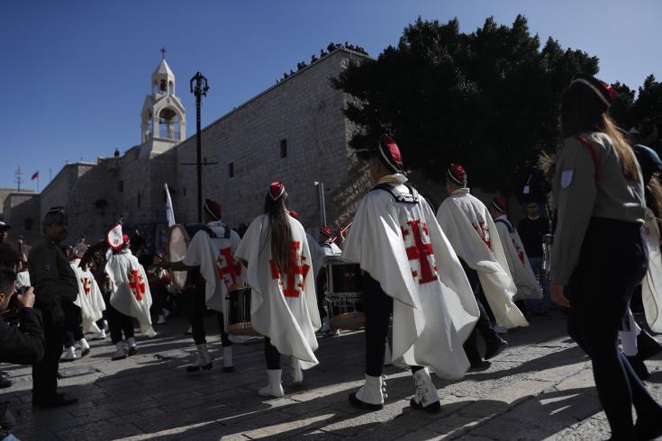 Χιλιάδες Χριστιανοί γιορτάζουν τα Χριστούγεννα στη Βηθλεέμ, εορτασμοί σε όλον τον κόσμο