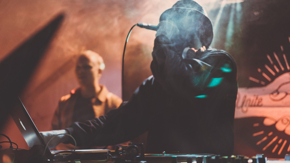 Θεσσαλονίκη: DJ πέθανε από ηλεκτροπληξία σε γνωστό μπαρ – Η ανάρτηση λίγο πριν τον θάνατό του
