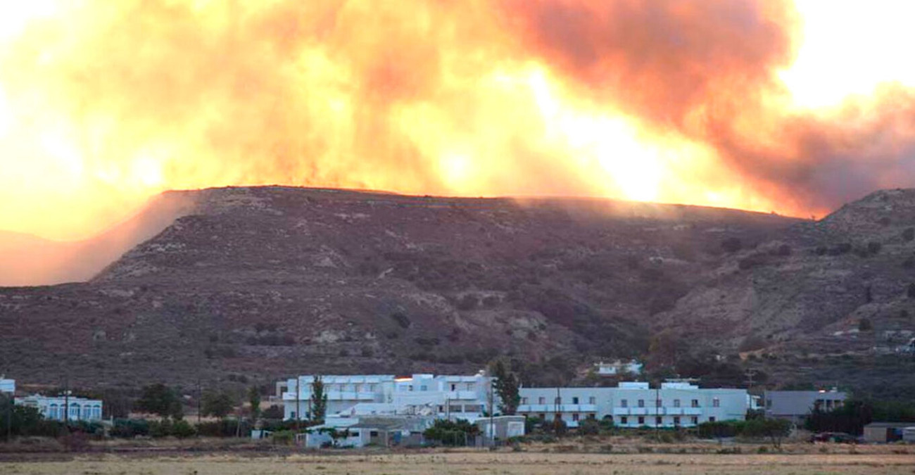 Φωτιές στην Ελλάδα: Διάσπαρτες εστίες σε Κω και Χίο - Μάχη με τις φλόγες στο Γεράκι Καστελλίου στο Ηράκλειο - Δείτε βίντεο