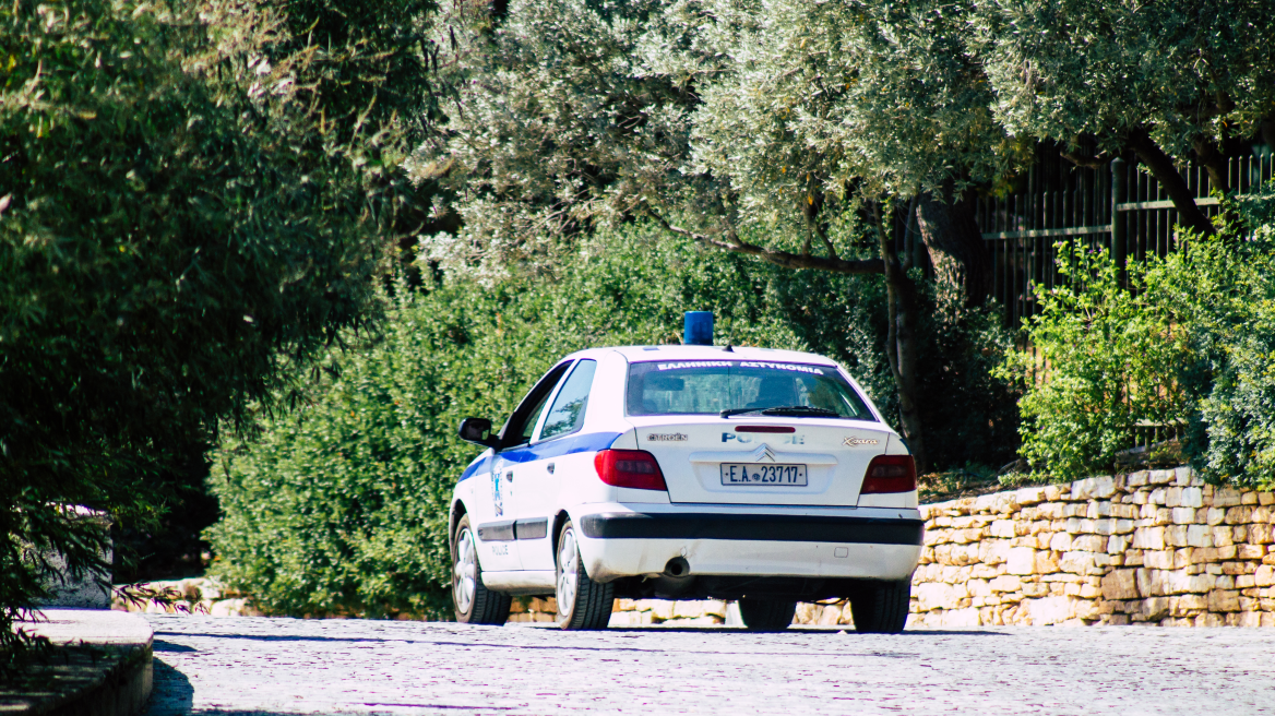 Βρήκαν πλήθος όπλα στο σπίτι 63χρονου στη Ρόδο