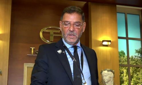 Χειροπέδες στον πασίγνωστο ιδιοκτήτη γκαλερί Γιώργο Τσαγκαράκη – Επιχείρησε να πουλήσει Ευαγγέλιο του 1745