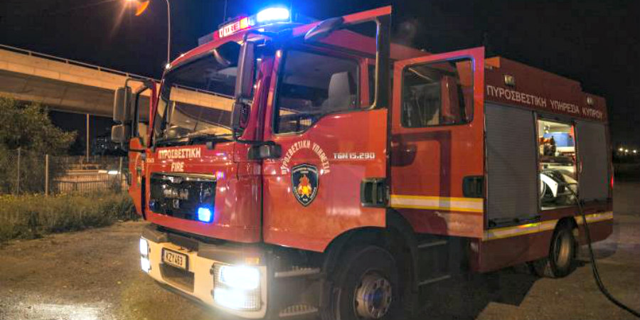 Πυρκαγιά στη βιομηχανική Ιδαλίου - Σε 3 υποστατικά έφτασε η φωτιά, 20 πυροσβέστες και 8 οχήματα έδωσαν μάχη με τις φλόγες