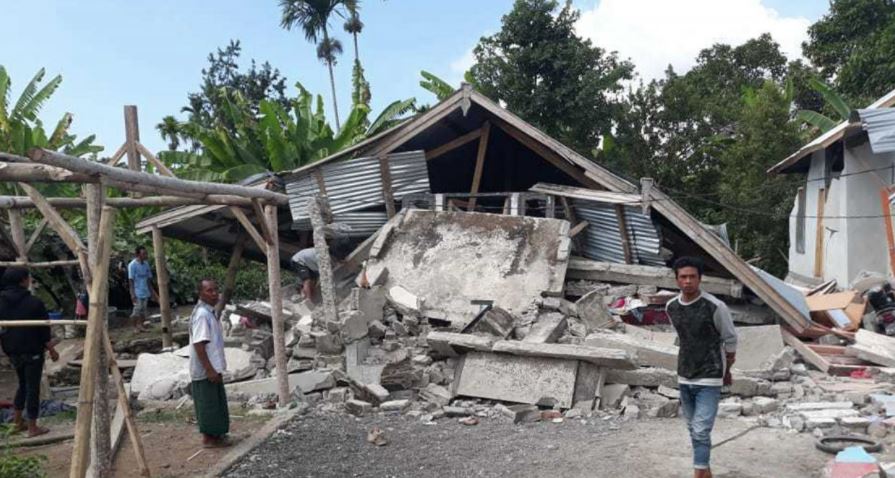 Ινδονησία: Τουλάχιστον τρεις νεκροί και 24 τραυματίες από τα 6,2 Ρίχτερ   
