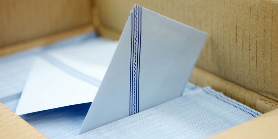 Ευρωεκλογές 2019: «Ντέρμπι» για τρεις η έκτη έδρα – Ανατροπές από την δημοσκόπηση του ΡΙΚ