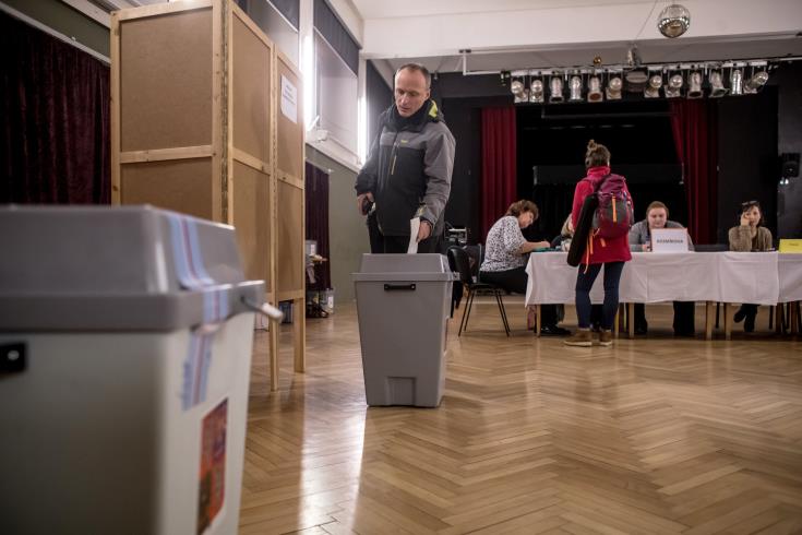 Προηγείται ο Ζέμαν στον δεύτερο γύρο των προεδρικών εκλογών στην Τσεχία 