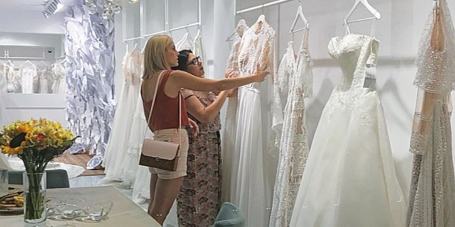 Σήμερα ο γάμος ξανθιάς παρουσιάστρια – Νυφικό με 40.000 κρύσταλλα Swarovski από την Κύπρια σχεδιάστρια - ΦΩΤΟΓΡΑΦΙΕΣ