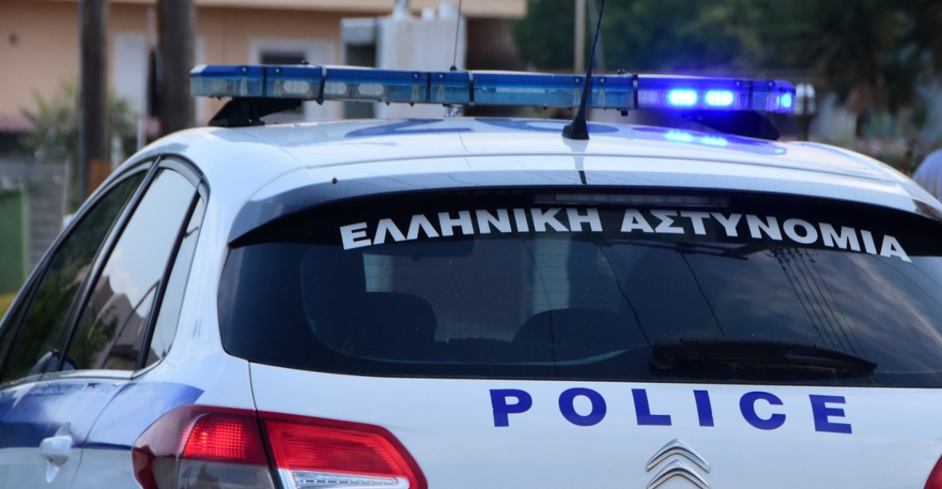 Τηλεπαρουσιαστής στην Ελλάδα κατηγορείται για υποθέσεις εκβίασης - Οδηγήθηκε στο Δικαστήριο 