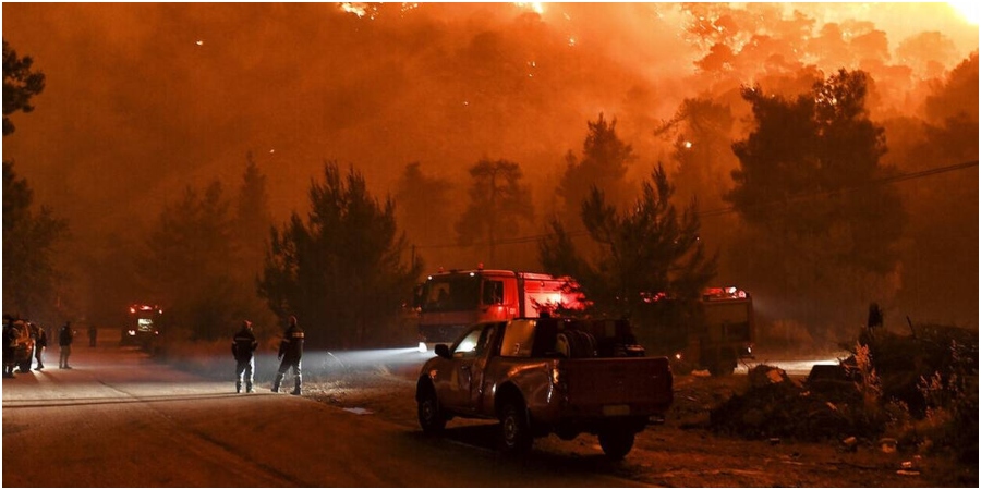 Φωτιά στην Ηλεία: Ολονύχτια η μάχη με τις φλόγες στην Αρχαία Ολυμπία
