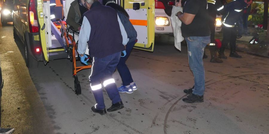 ΠΑΦΟΣ: Στο νοσοκομείο ζευγάρι μετά από ανατροπή οχήματος – Απεγκλωβισμός από Πυροσβεστική  
